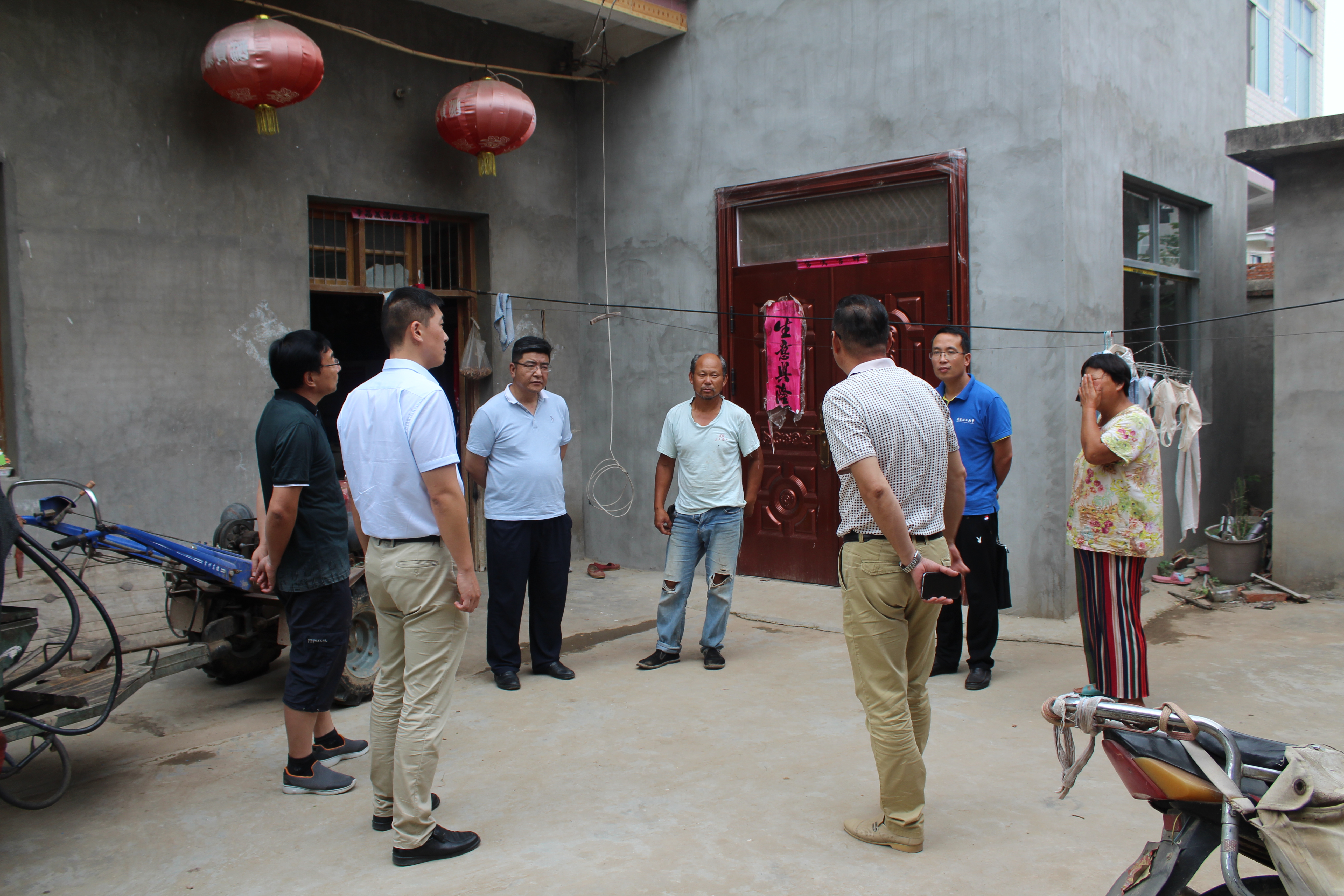 7月8日,校党委常委,副校长董雨赴毛集实验区焦岗湖镇孙台村,开展