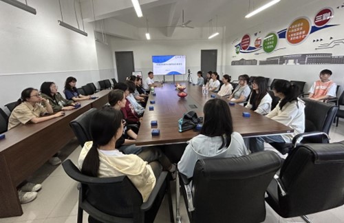 座谈会现场.jpg 座谈会现场.jpg