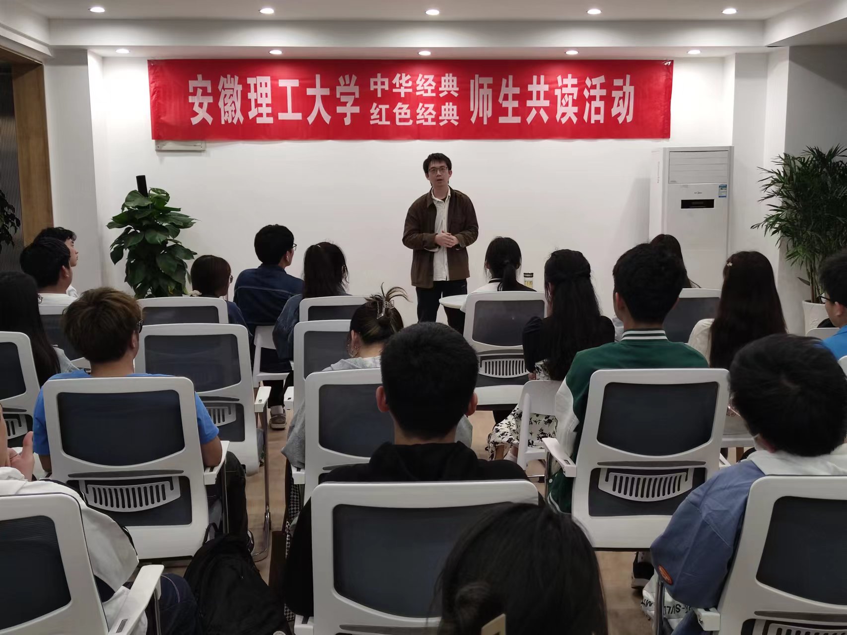 陈强.jpg 陈强.jpg